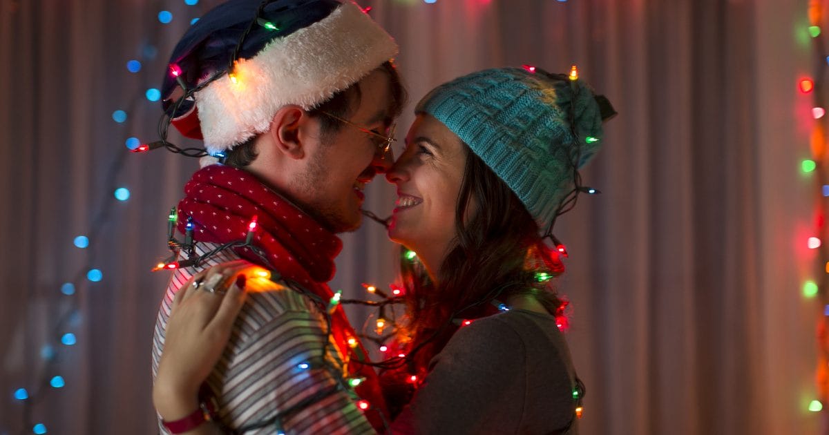 Karácsonyi szimbólumok tesztje: Mennyire ismered a csókolózás közbeni dolgokat?