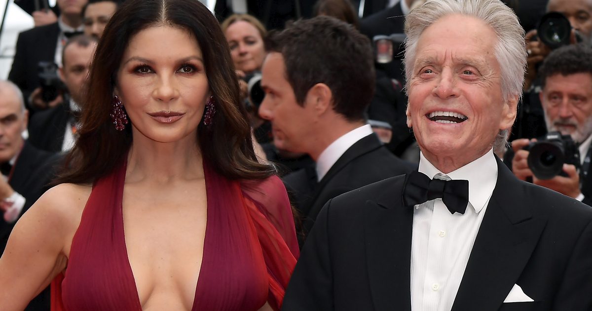 A Szépség, ami elvarázsolta Michael Douglas-t: Catherine Zeta-Jones 23 éve csodaszép menyasszonyként mondott igent