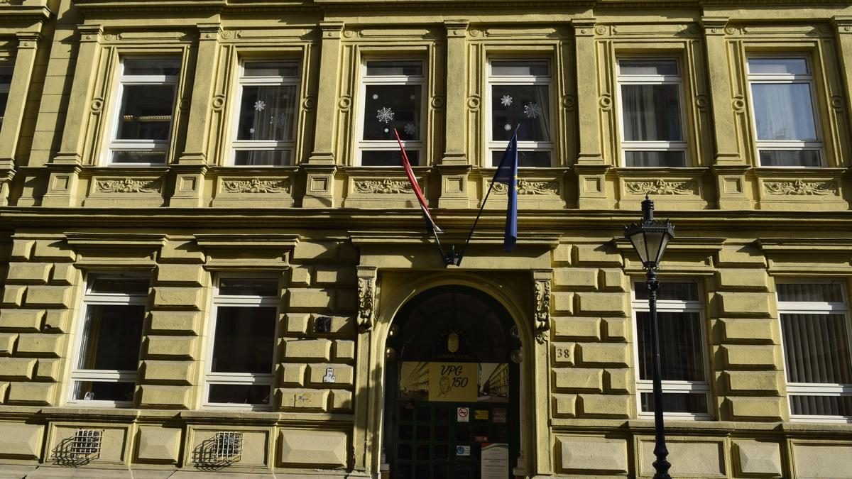 A reményvesztett döntés: tragikus eset a budapesti Veres Pálné Gimnáziumban