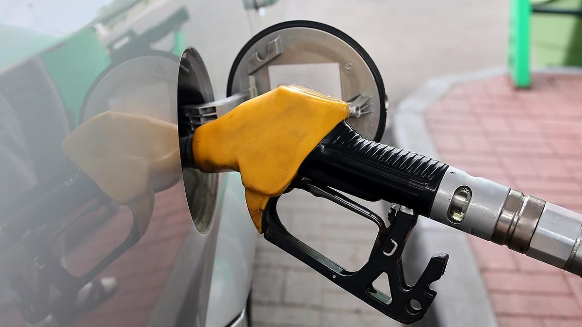 Újabb árváltozás a horizonton: pénteken változik a benzin és a gázolaj ára