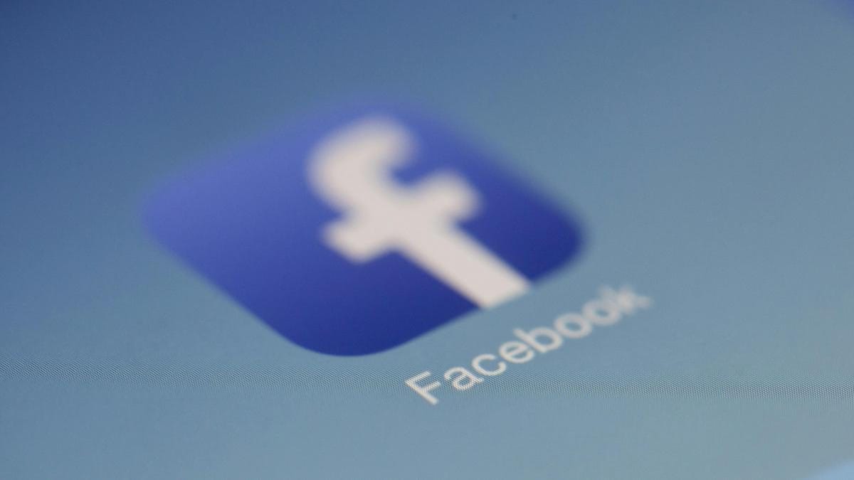 A Pesti Srácok oldalának végleges törlése: a Facebook újabb meglepetése