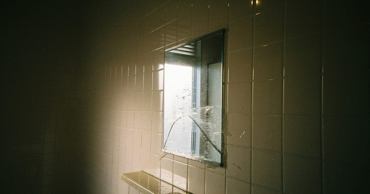 Elengedhetetlen tanácsok a fürdőszoba világítás terén – Ismétlődő hibák, amelyektől jobb, ha óvakodsz