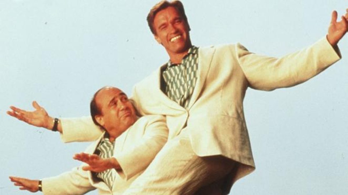 Legendák találkozása: Arnold Schwarzenegger és Danny DeVito újra egymás mellett 35 év után