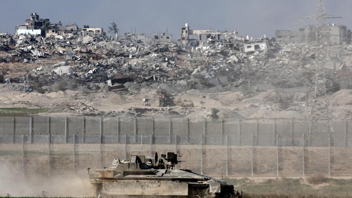 Eskalálódó helyzet: Izrael mélyebbre hatol a gázai menekülttáborokban