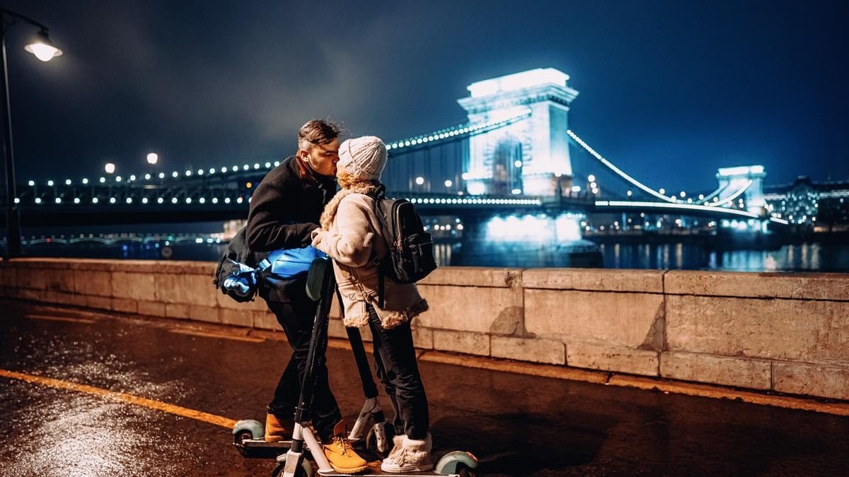 A biztonságos téli bringázás titkai: tanácsok biciklizőknek és rollerezőknek