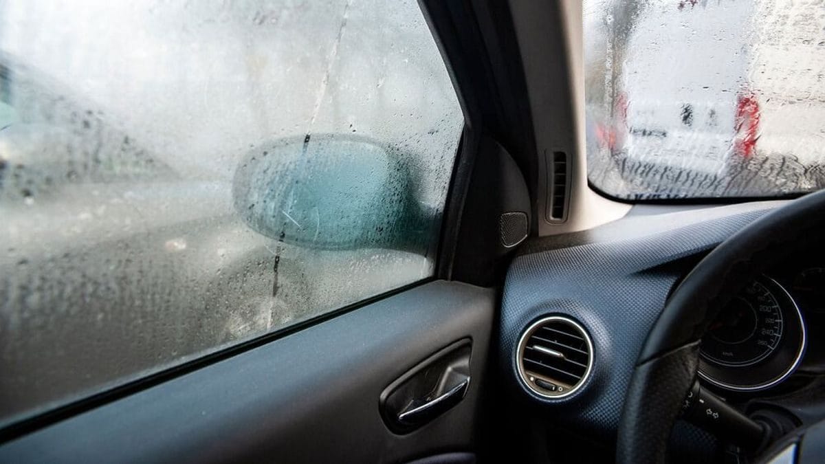 Párásodásra opciók: hogyan tisztítsd meg az autó ablakait hatékonyan?