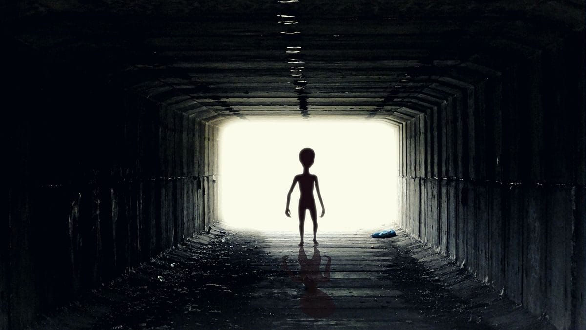 A Földönkívüliek nyomai: Egy rejtélyes karcolás és az éjszaka titokzatos találkozásai