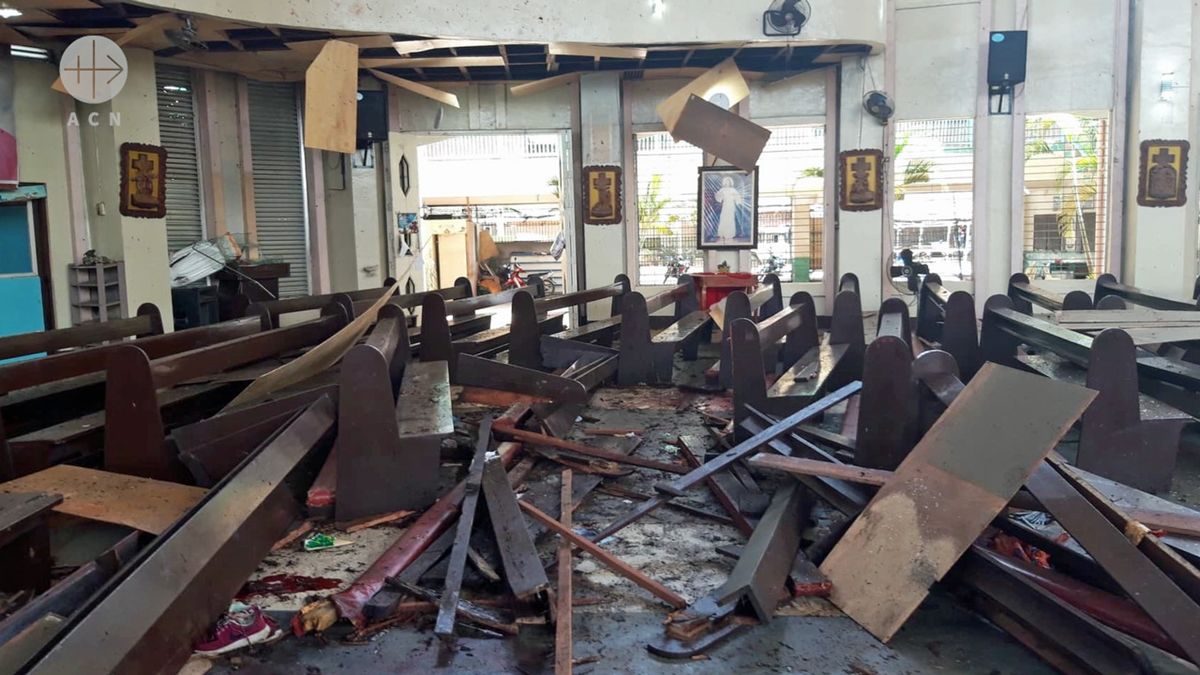 Vallási terror az oltár előtt – robbantás a katolikus mise alatt a Fülöp-szigeteken