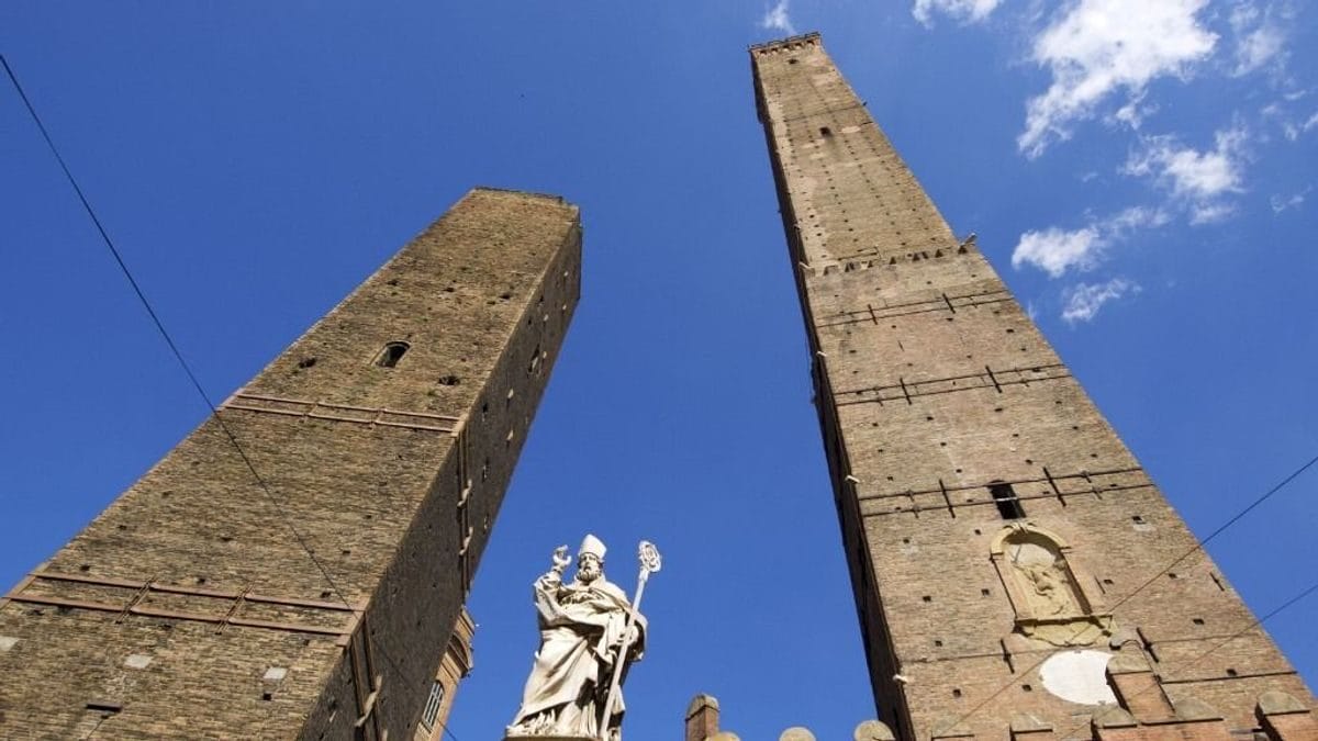 A veszélyben Bologna ikonikus tornyának sorsa – összeomlás fenyegeti?
