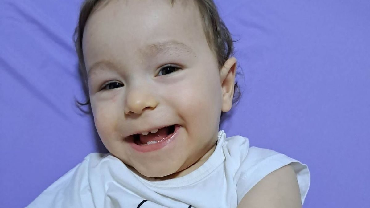 Ritka betegséggel küzdő 1 éves kisfiú története