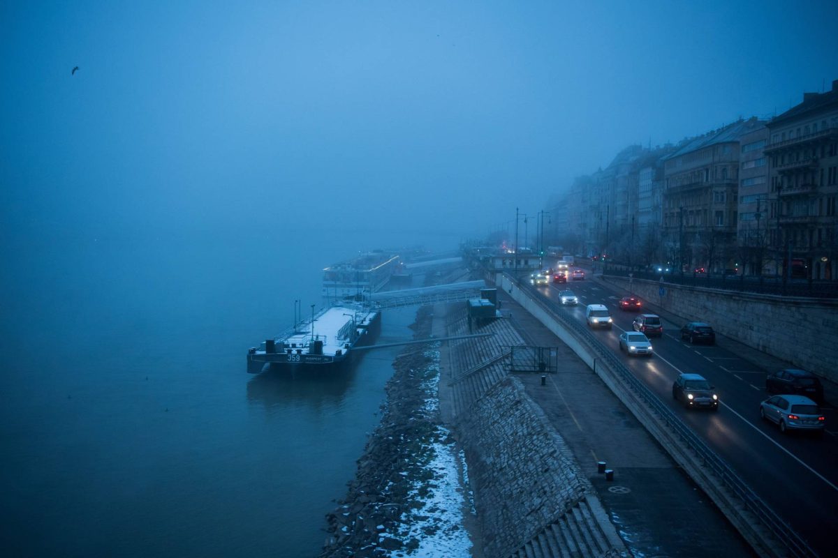 Budapest felszívja az autókat: Új intézkedés az alsó rakpartra parkoló járművekkel szemben