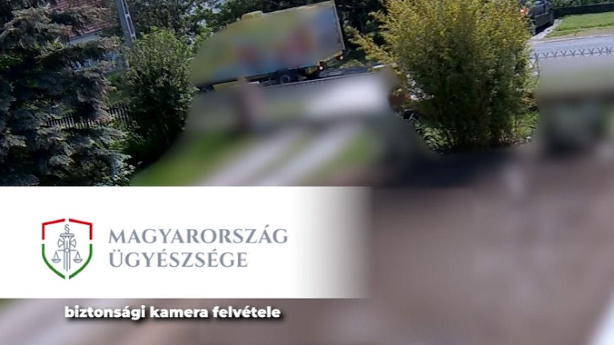 Gázolás Recsken: Egy nőt elütött egy sárga furgon tolás közben – felvételek
