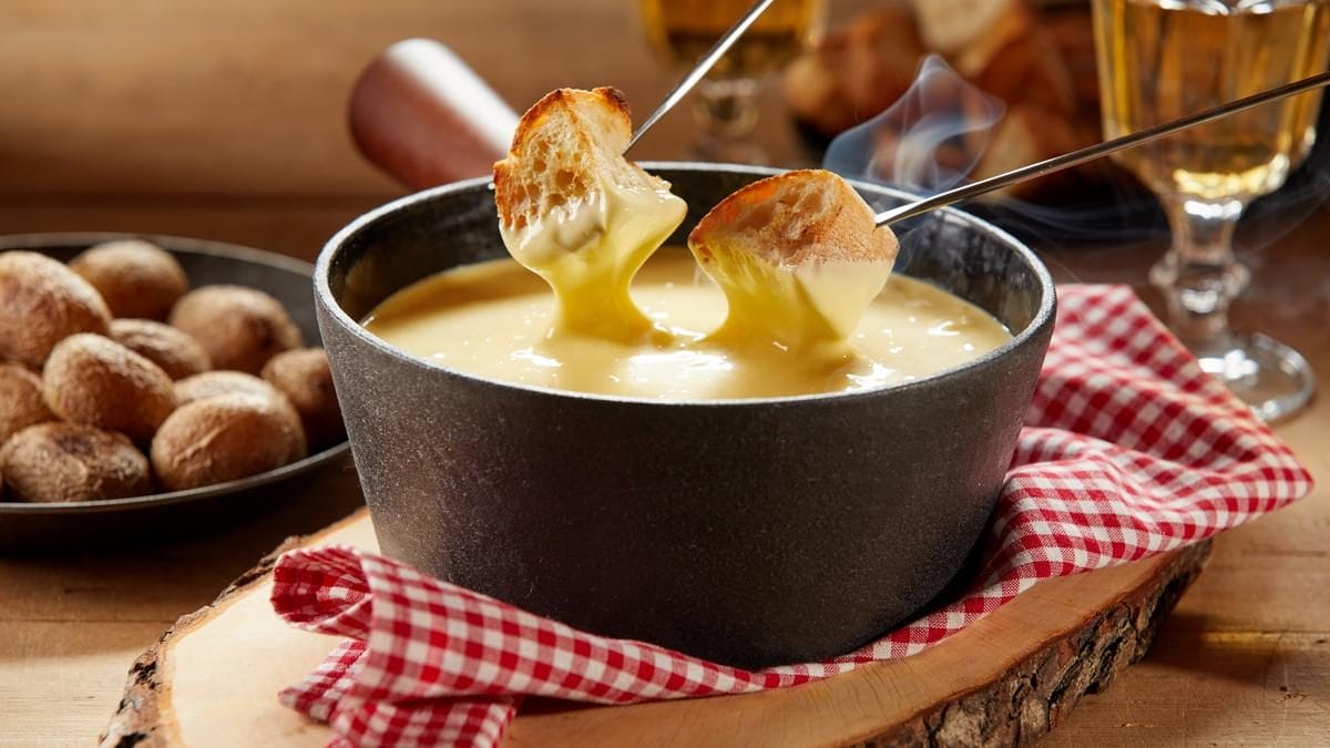 A hegyi pásztorok forró fondue-vel melegítették fel a telet