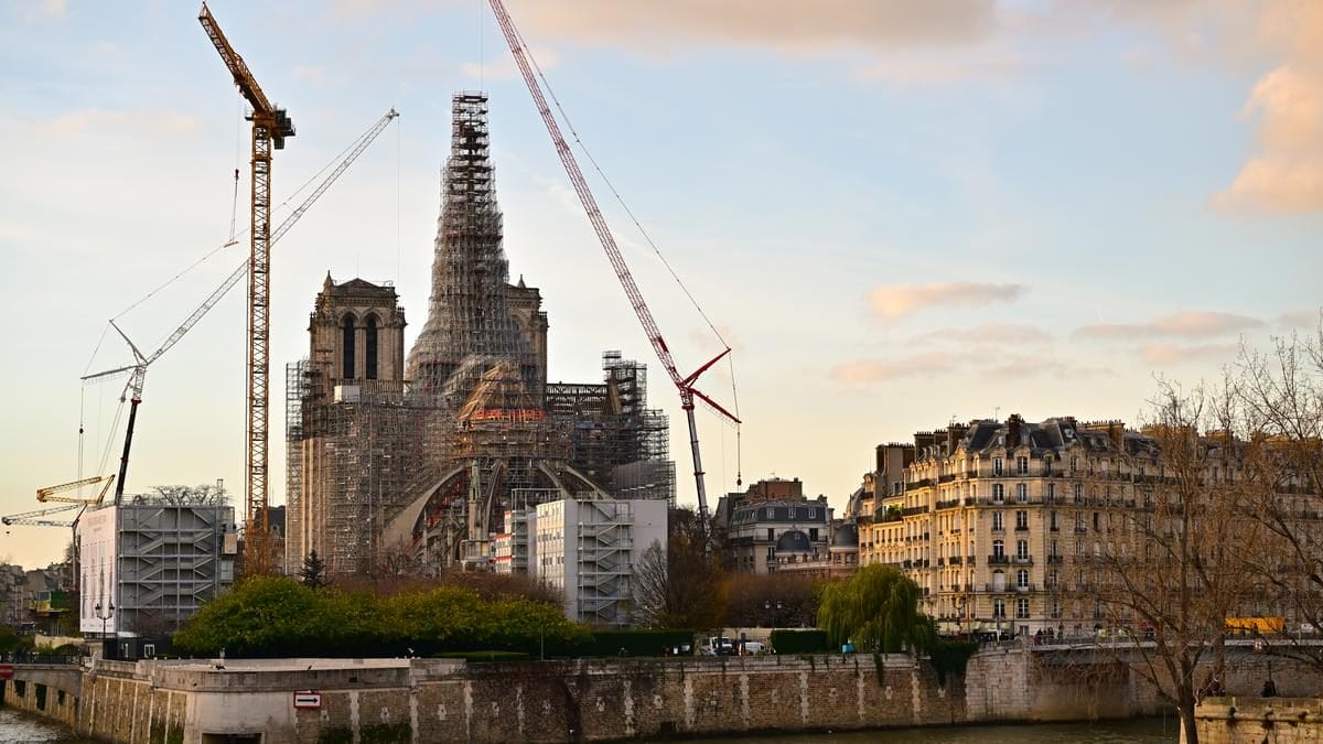 A Notre Dame leégésének felépítése: Sikeresen elérte a következő mérföldkövet az újjáépítés – videó