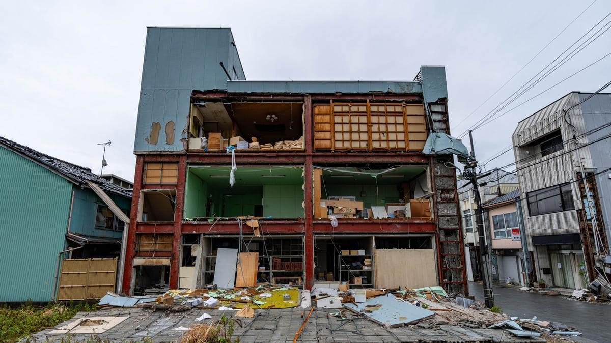 Japán földrengés: Halottak száma meghaladja a százat, a keresési munkálatok folytatódnak