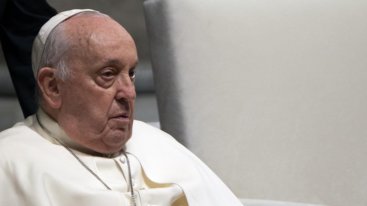 A pápa elítéli a béranyaságot és követeli a tiltását
