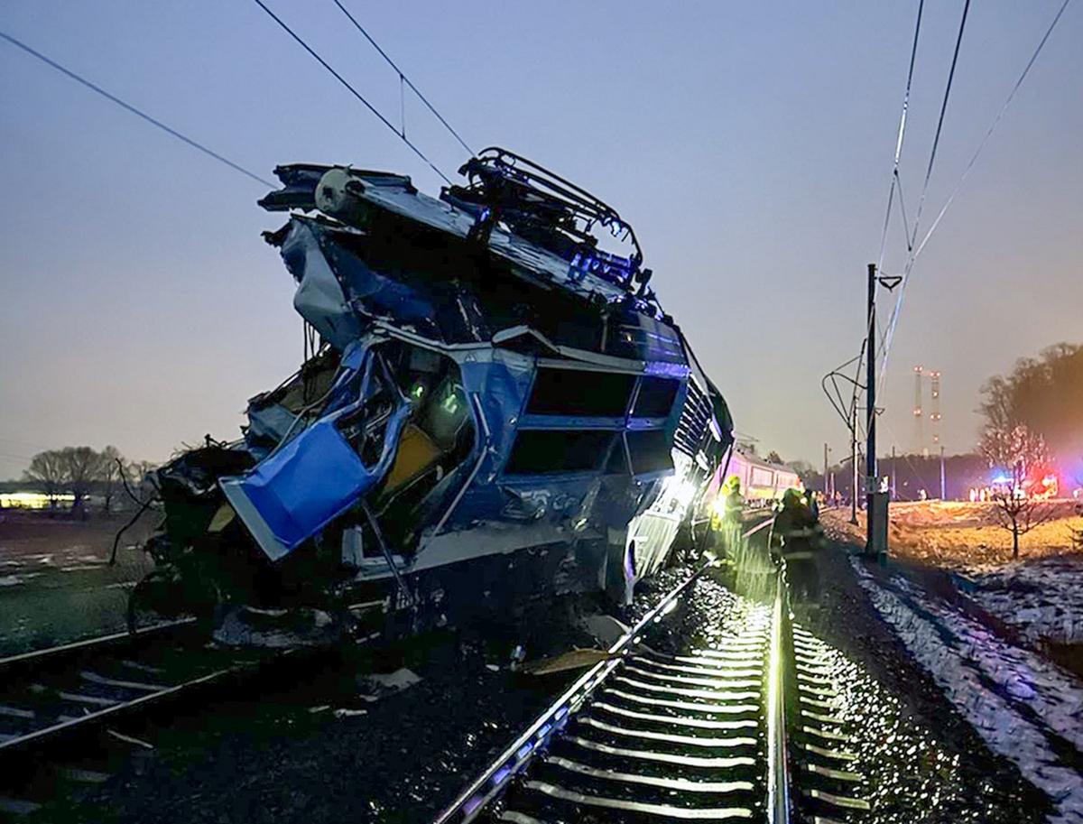 Hatalmas tragédia a vasúton: halálos baleset és sérültek – megrázó képek