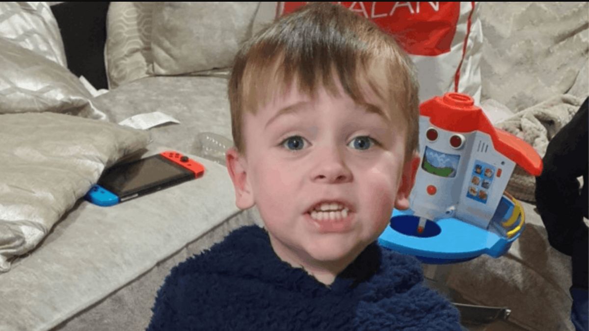 Veszélyes élvezet: egy 3 éves kisfiú élete forog veszélyben a jégkásaivás miatt