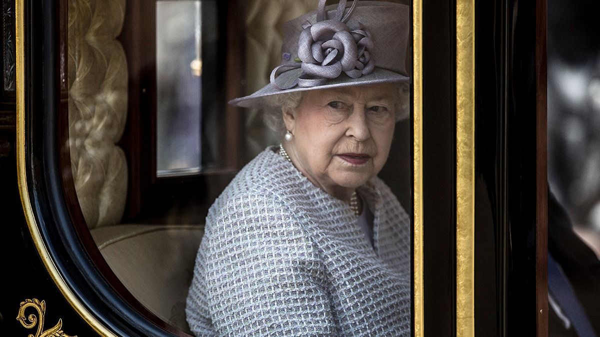 Az igazság lámpa alá került: Harry herceg hazugságokat terjesztett Erzsébet királynőről