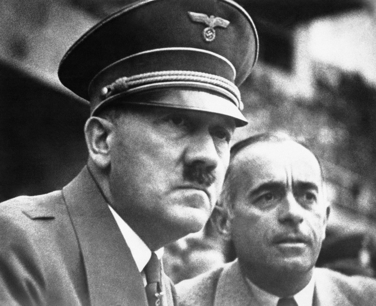 A titokzatos jellegzetes bajusz rejtélye – Miért viselt Hitler megdöbbentő kinövést?