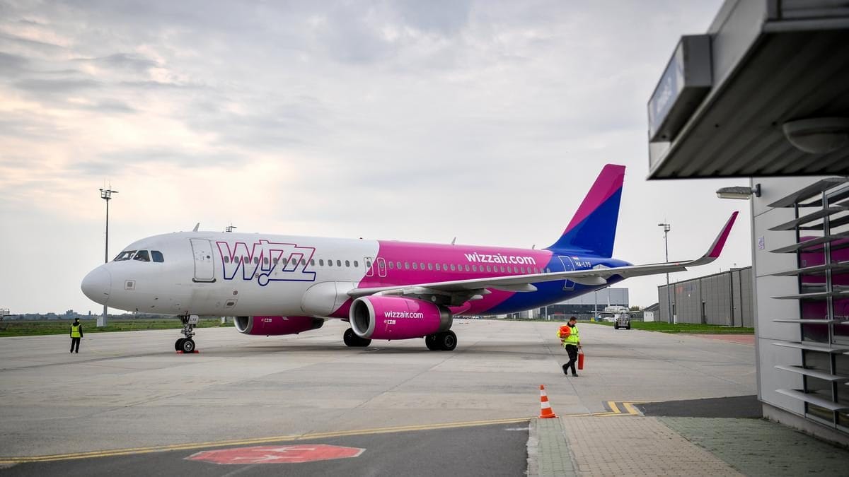 A Wizz Air Dubaiból Budapestre tartó járata még mindig a levegőben van, és az utasok dühösek