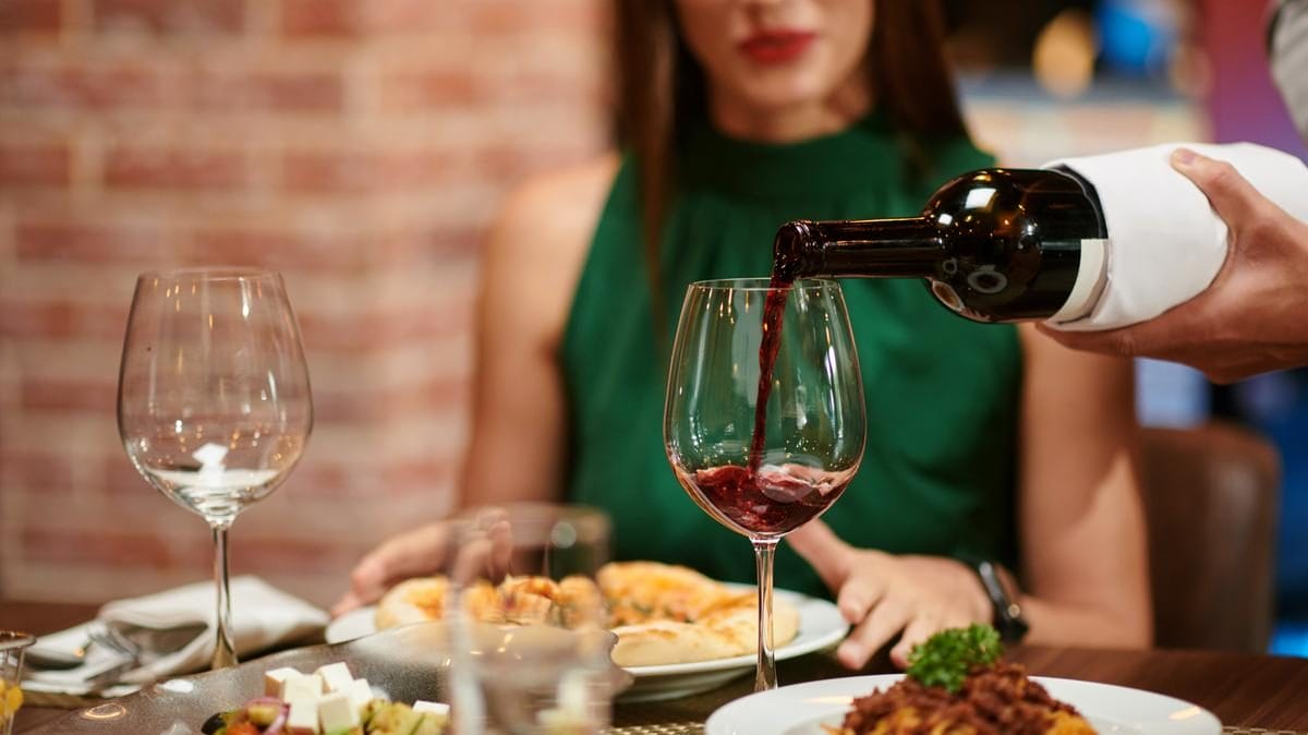 Tudományos felfedezés: Másképp hat az alkohol az éhségérzetre bor és sör esetében