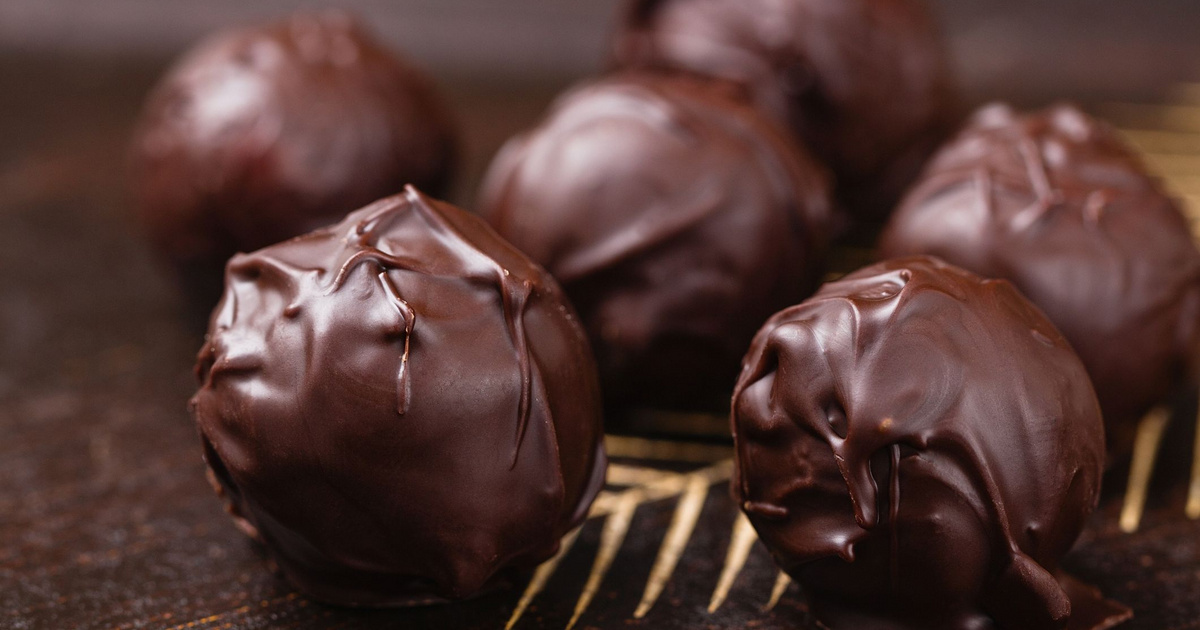 Csábító Oreós kekszgolyó: Intenzív csoki borítással