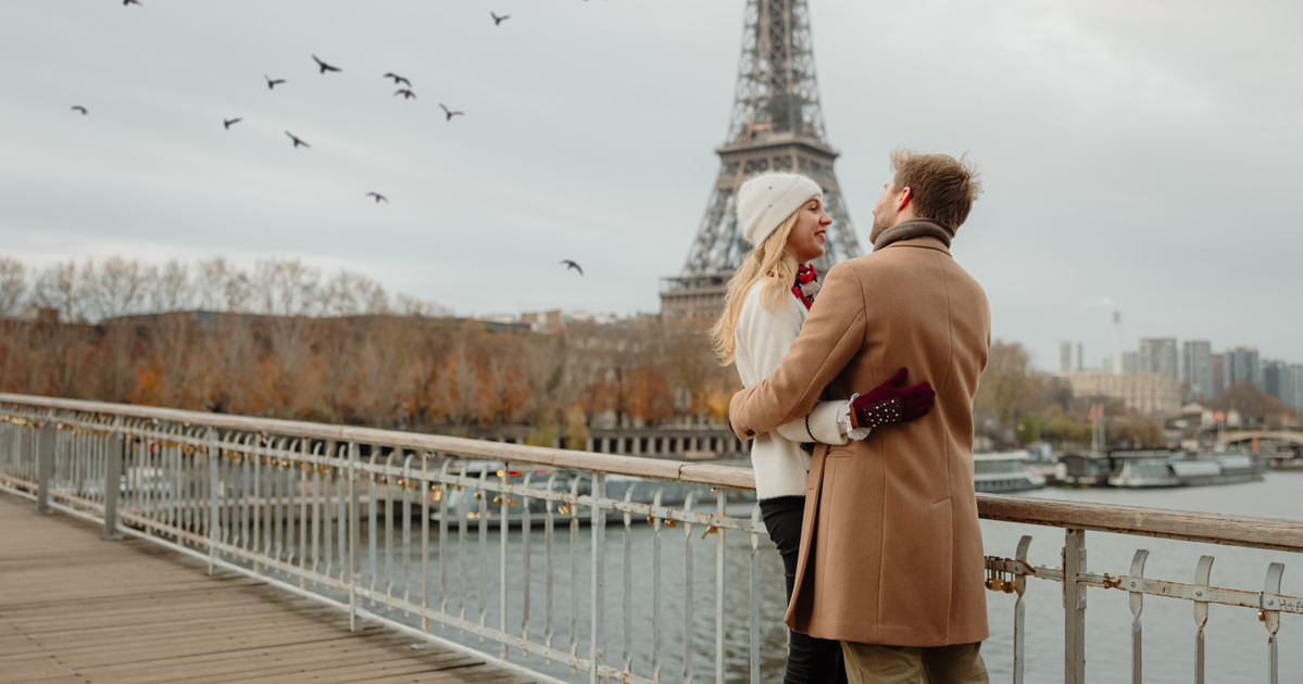 Veszélyes szerelem: Egy Google Fordító által kirobbantott kaland Párizsban