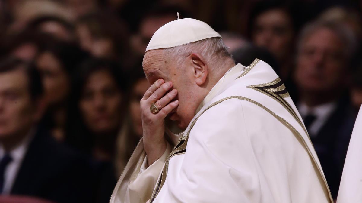 Az emberek erkölcsi romlását jelzi a Ferenc pápa halálával viccelődő papok című esemény.