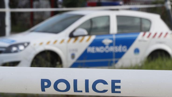 Veszélyes incidens Ferencvárosban: késelő támadó lefogása a mentőre – Készenléti rendőrök beavatkozása