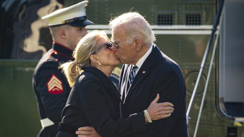Az amerikai elnök szerint a hosszú házasság titka a jó szex - Joe Biden újragondolja a házaspárok kapcsolatát