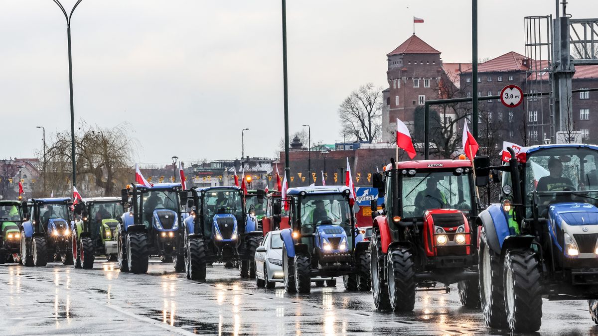 A lengyel kormányt nyomás alatt tartó gazdák kitartanak a barikádokon