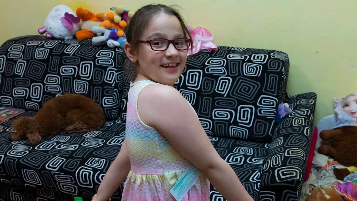 Egy hőn szeretett harcos küzdelme – Betegsége ellenére a 8 éves Hanna ragyogóan küzd a csontrákkal