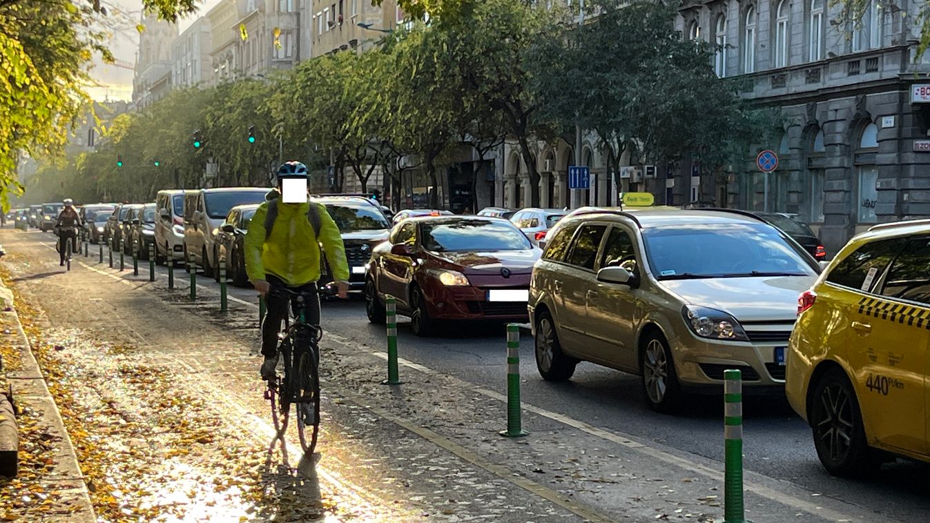 Tűzoltók kihívása: Megállt a forgalom Budapesten