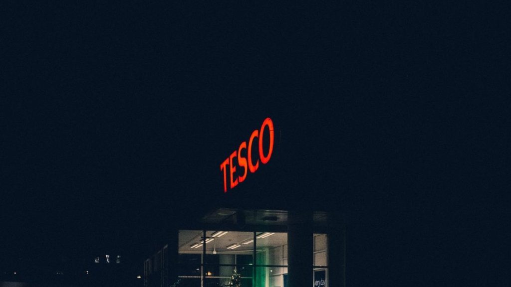 A Tesco új stratégiával rukkolt elő: grandiózus változások jönnek az áruházaiban