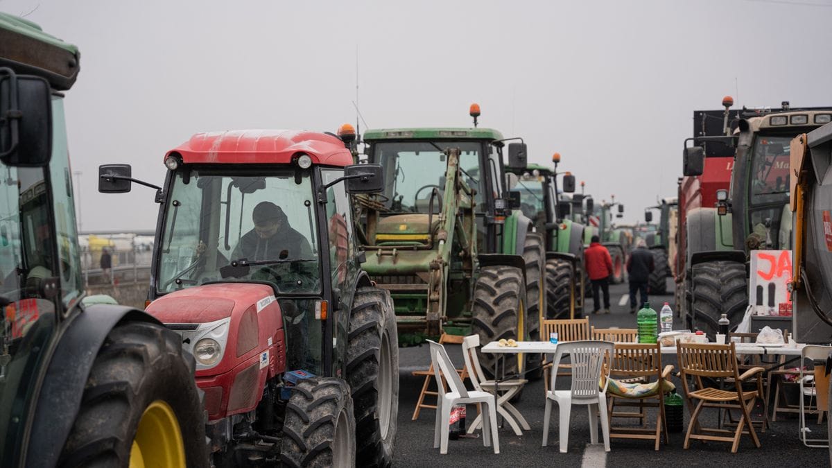 Füstbe ment a helyzet: német gazdák tiltakozásánál könnygázra tért át a rendőrség