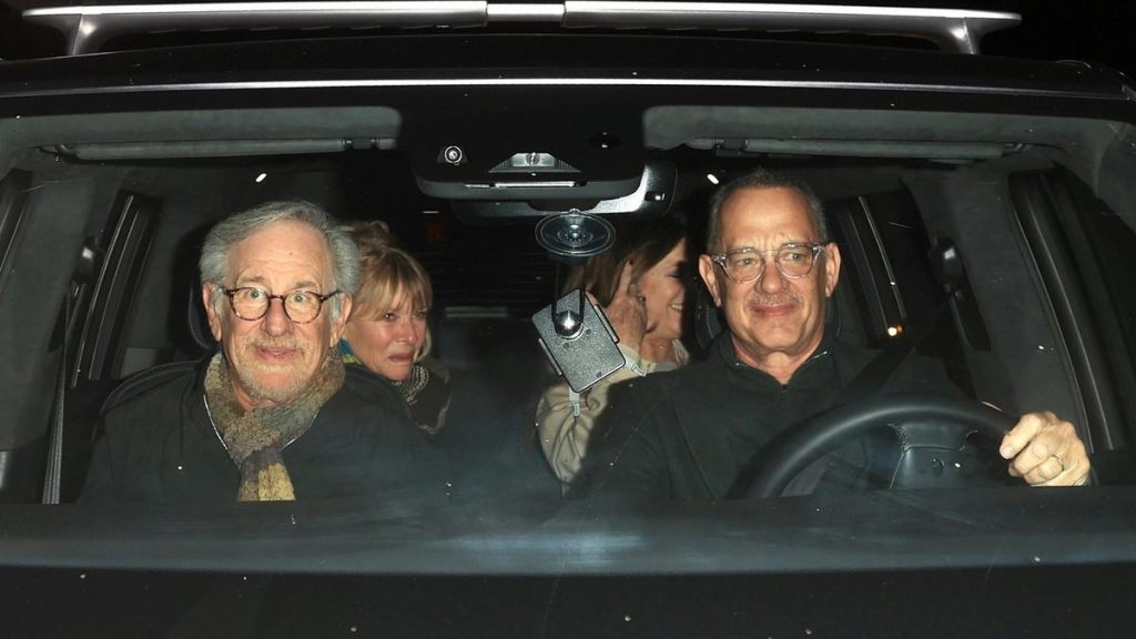A Hollywoodi sztárok titkos fegyvere: Tom Hanks és Steven Spielberg duplában varázsolták el feleségeiket egy vacsorára