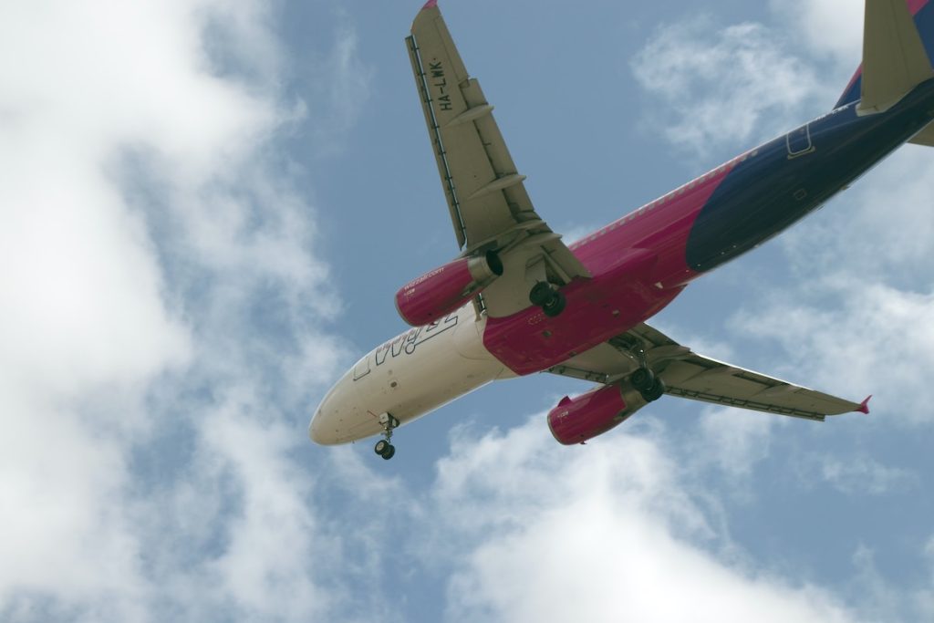 A droghatásos vitahelyzet a légiiparban: Wizz Air és Ryanair vezéreinek rivalizálása