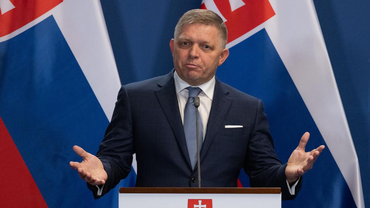 Robert Fico háborúba küldené az ellenzéket: vegyék vállukra a géppisztolyokat és harcoljanak