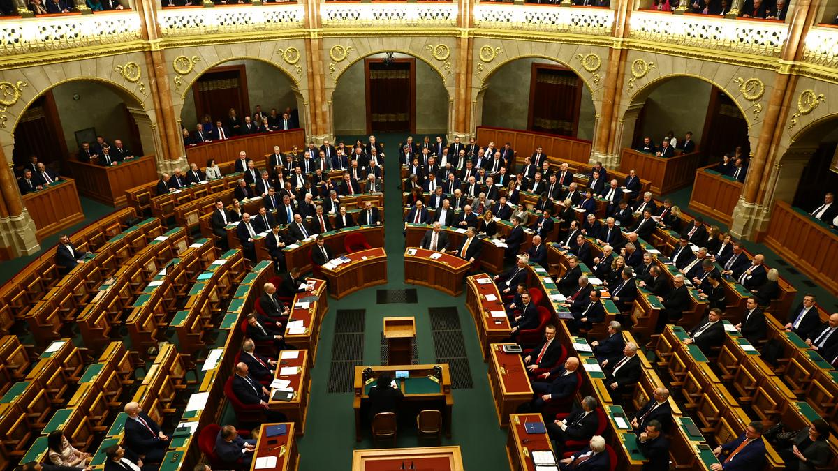 Svédország parlamentje dönt a NATO-tagságról
