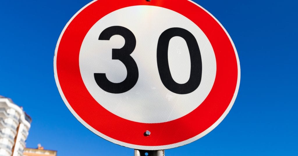 Az európai városokban bevezetett 30-as sebességhatár: a biztonság és nyugalom záloga