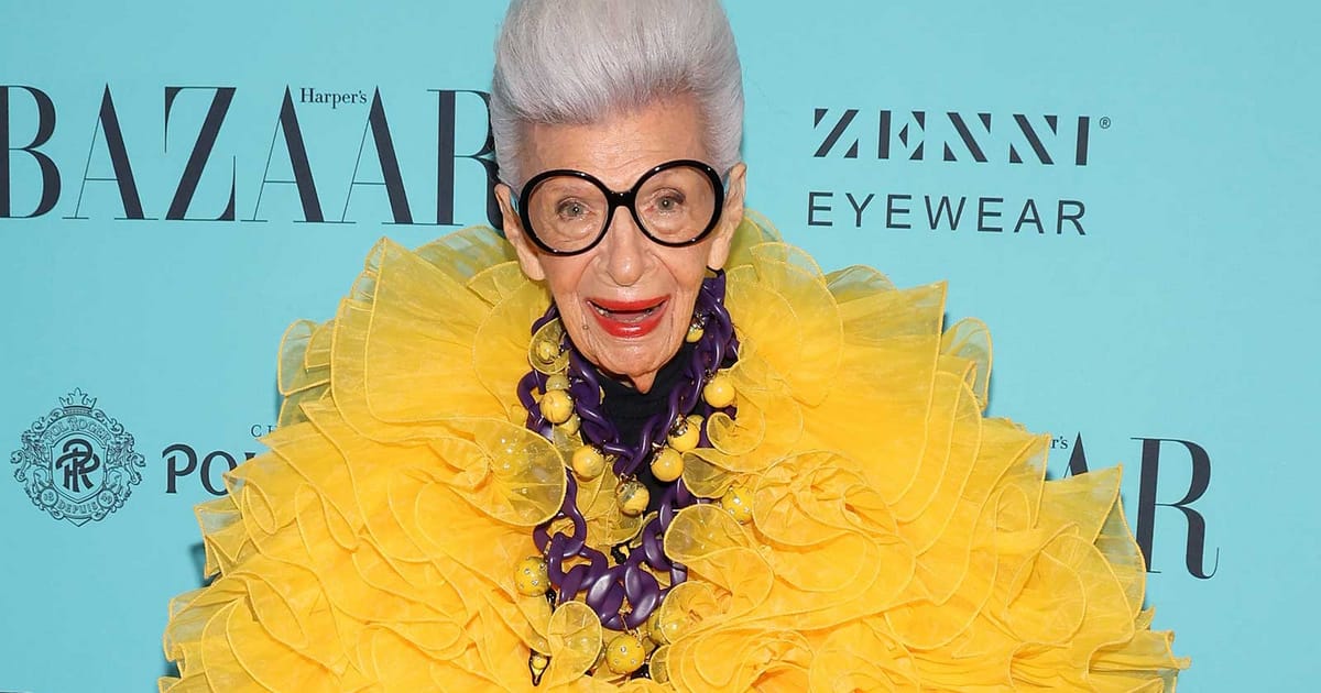 Az “Iris Apfel: Az amerikai divatikon emlékére” cím hatásos lehet erről a témáról.