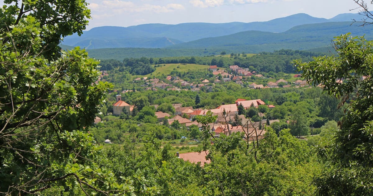 Varázslatos magyar kis falvak a hegyek ölelésében: festői szépségük lenyűgöző