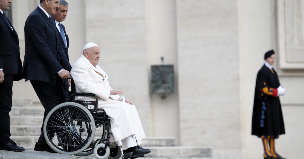 Felkavaró fejlemények: Ferenc pápa egészségi állapota kritikussá válik
