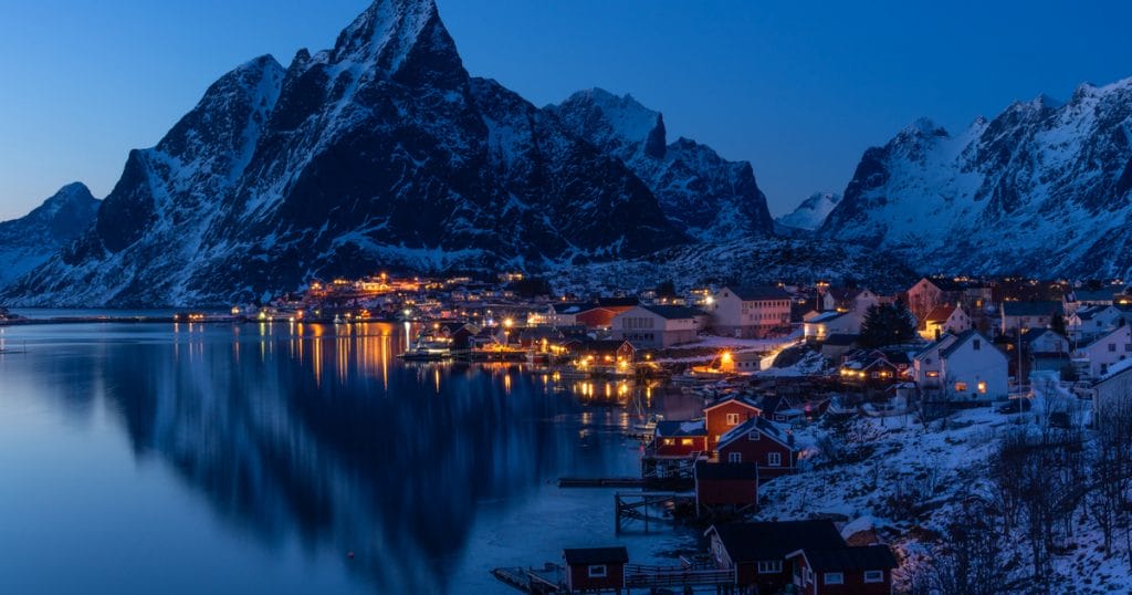 Lenyűgöző fényjáték az égen: titokzatos jelenség tárult fel Norvégiában
