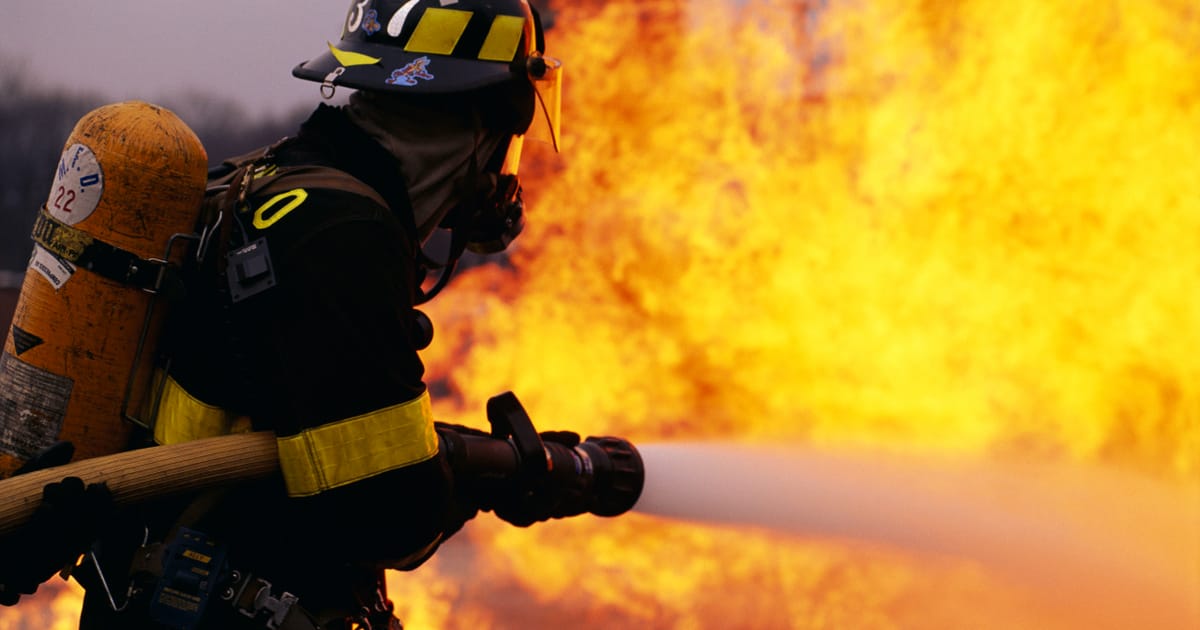 Tűzvész pusztít egy népszerű visegrádi hotelben: mentőhelikopterek is a helyszínen