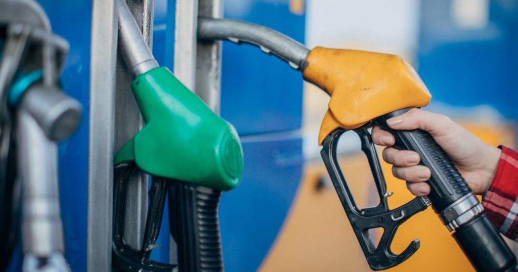 Figyelmeztetés: Péntektől ismét emelkedik a benzin ára