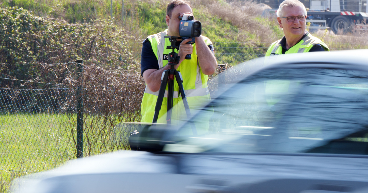 Magyar autó lefoglalása extrém gyorshajtás miatt: jogi lépés a biztonságért
