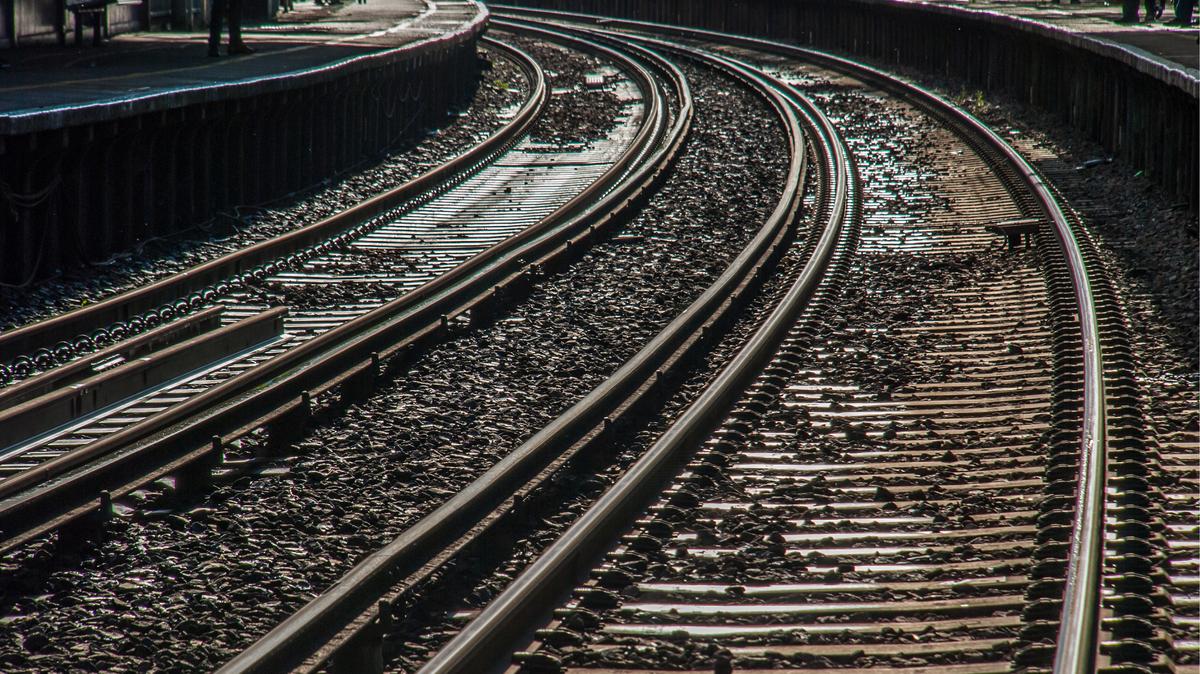 Vonat áramszedő törése miatt jelentős késések várhatók a vasúti közlekedésben
