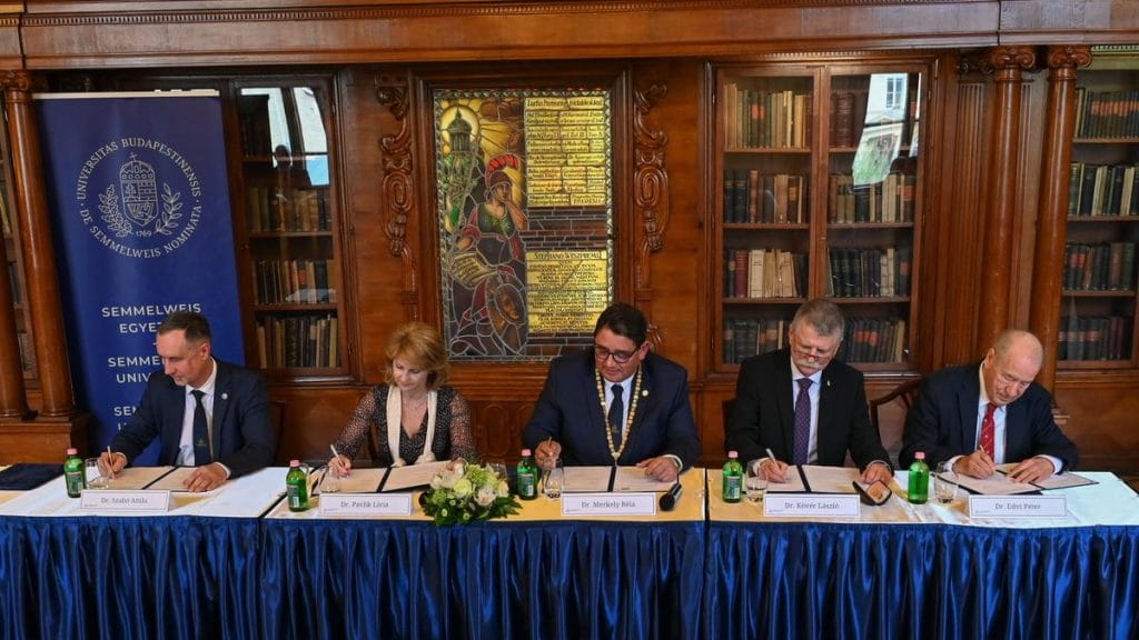Jelentős együttműködési megállapodást kötött a Semmelweis Egyetem és a Nemzetközi Gyermekmentő Szolgálat